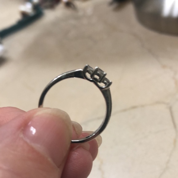 3 Diamond promise ring- Kay Jewelers. - Picture 2 of 4